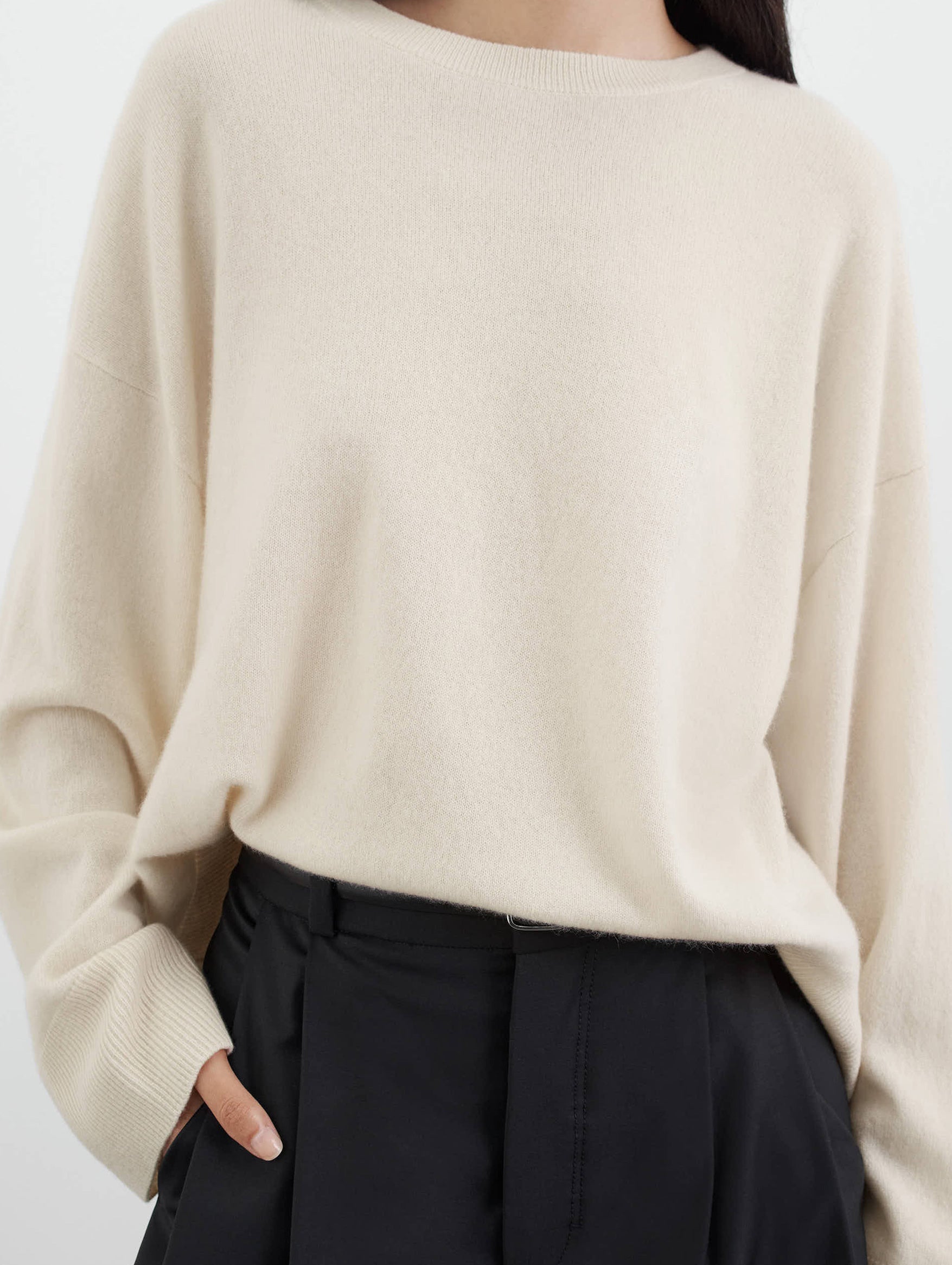 Box O-Neck Cashmere Sweater in Feather White