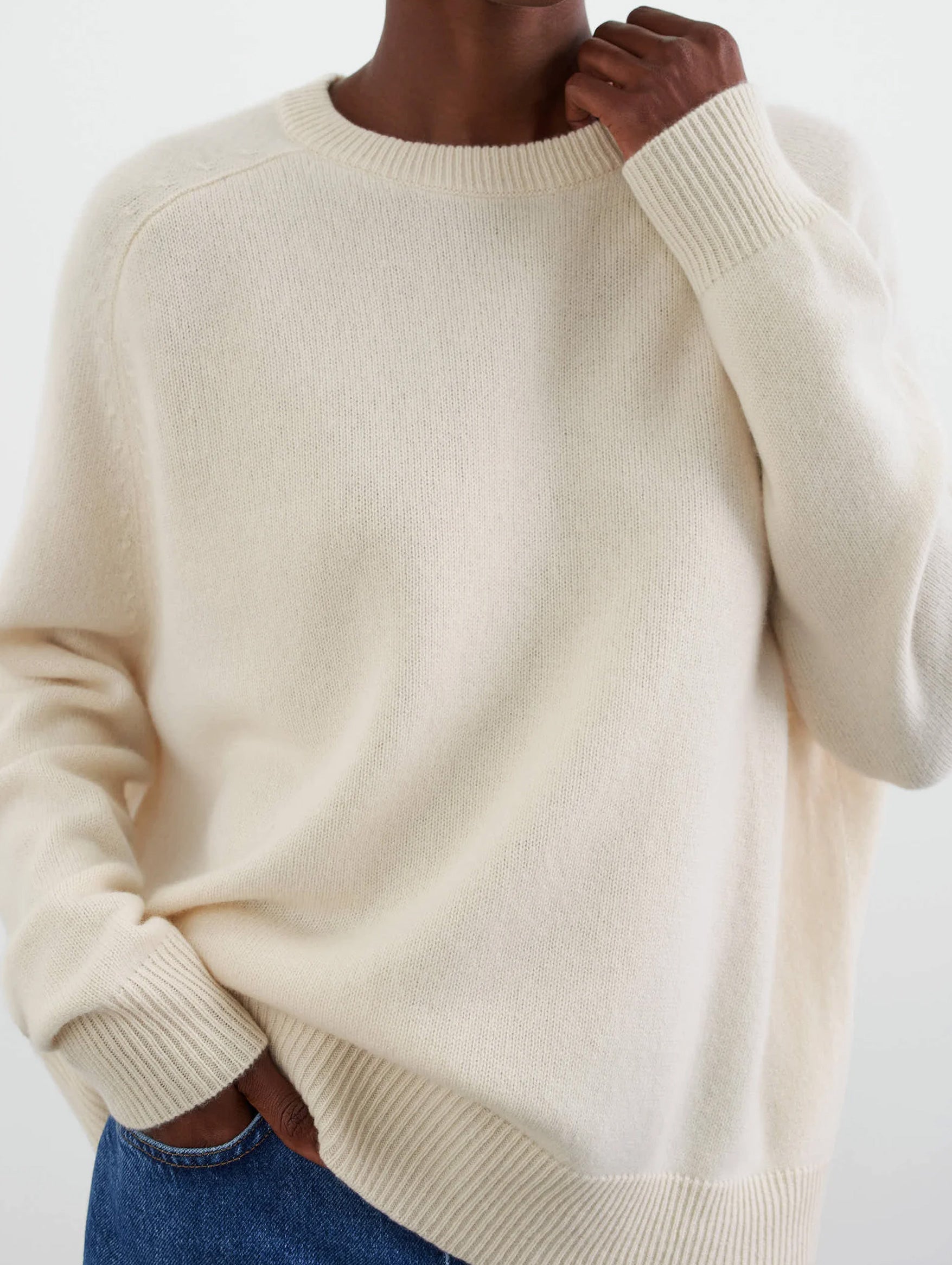 Boyfriend O-Neck Cashmere Sweater in Feather White