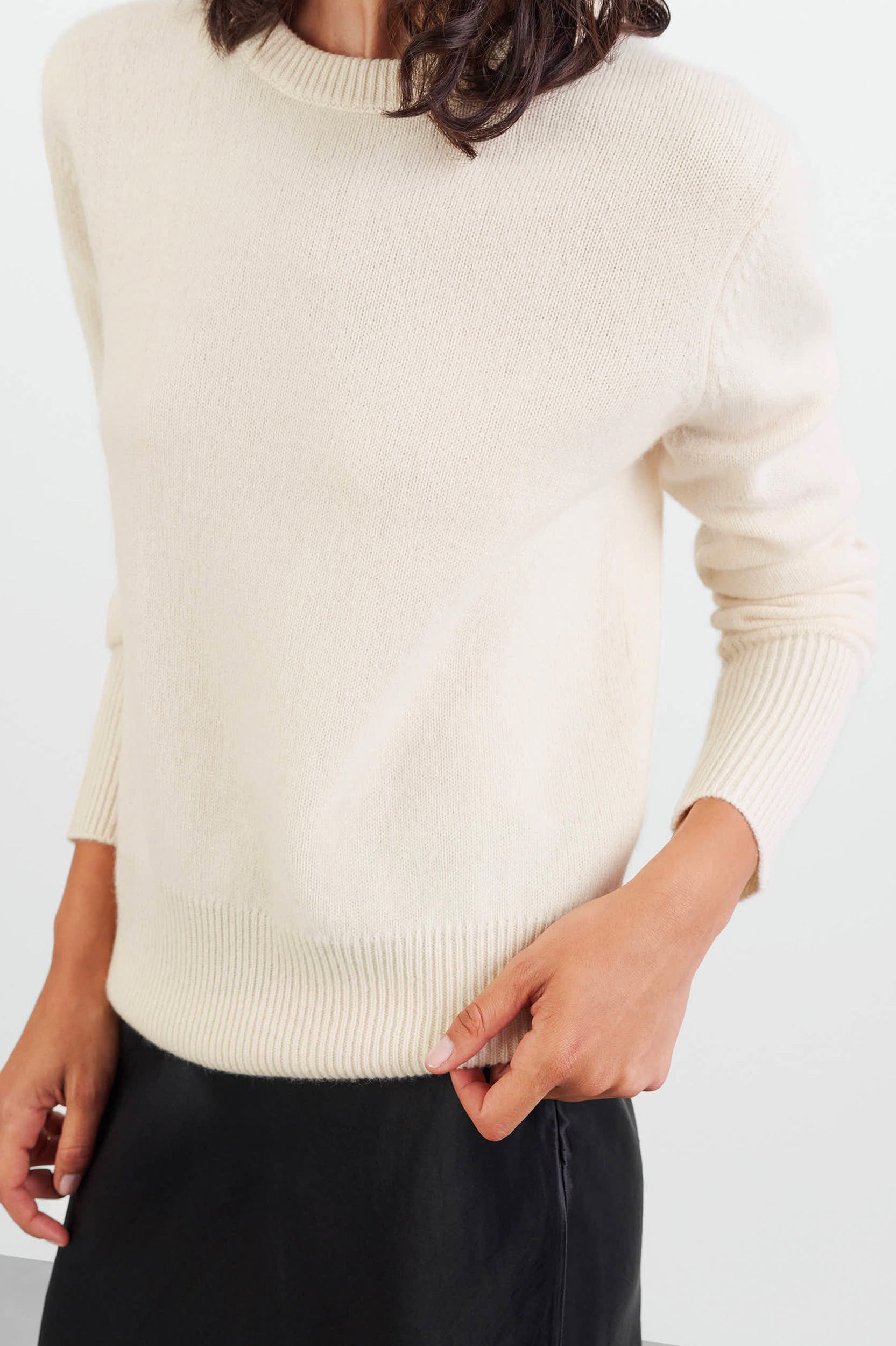 Classic O-Neck Cashmere Sweater in Feather White
