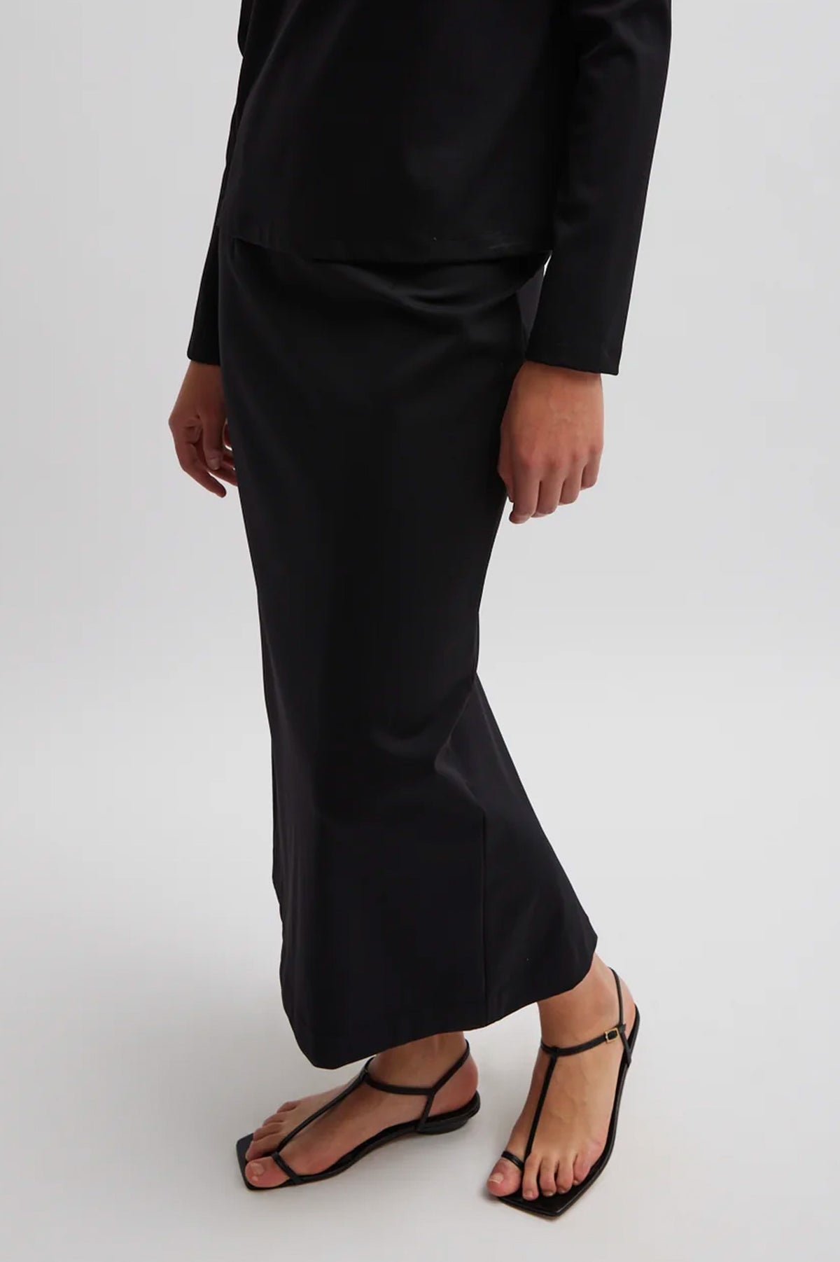 Compact Ultra Stretch Knit Pencil Skirt in Black