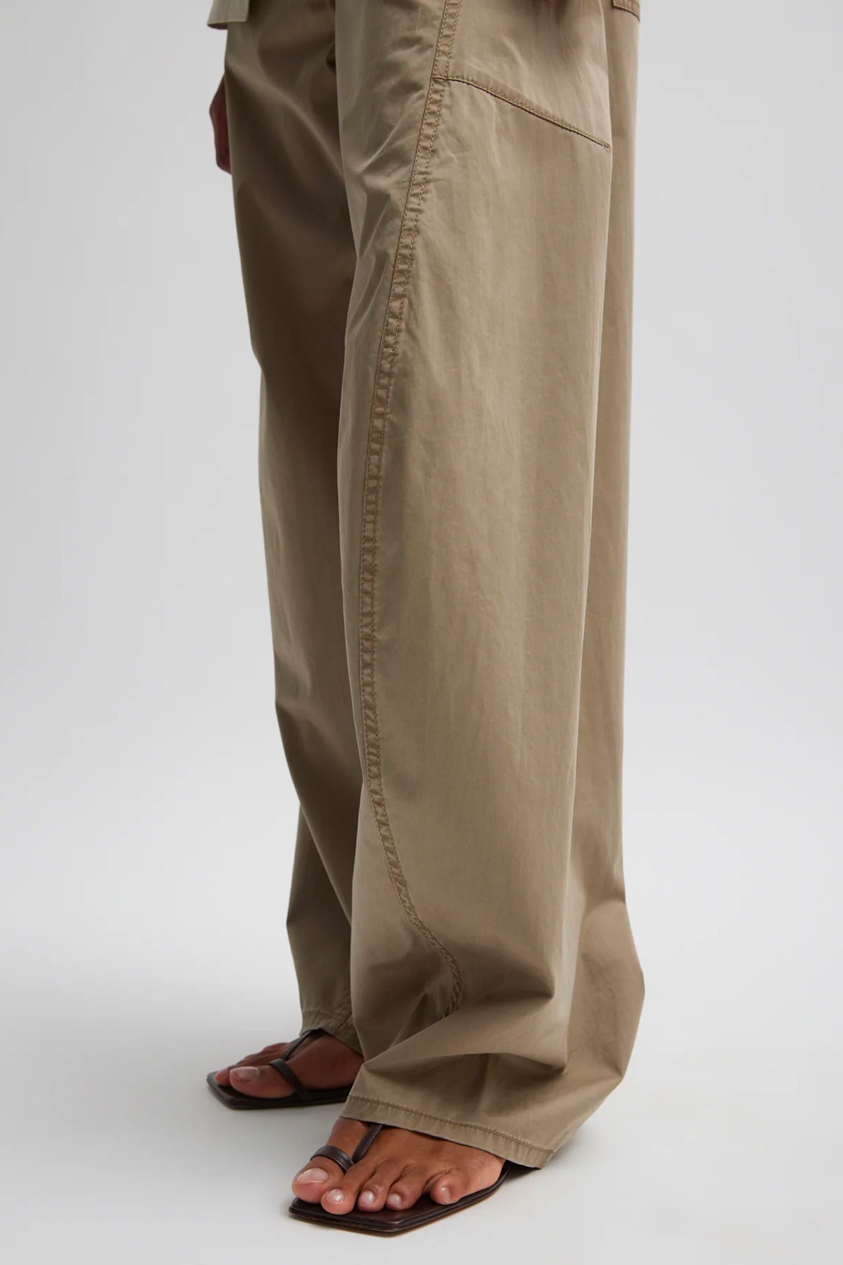 Garment Dyed Silky Cotton Sid Chino Pant in Acorn - Short