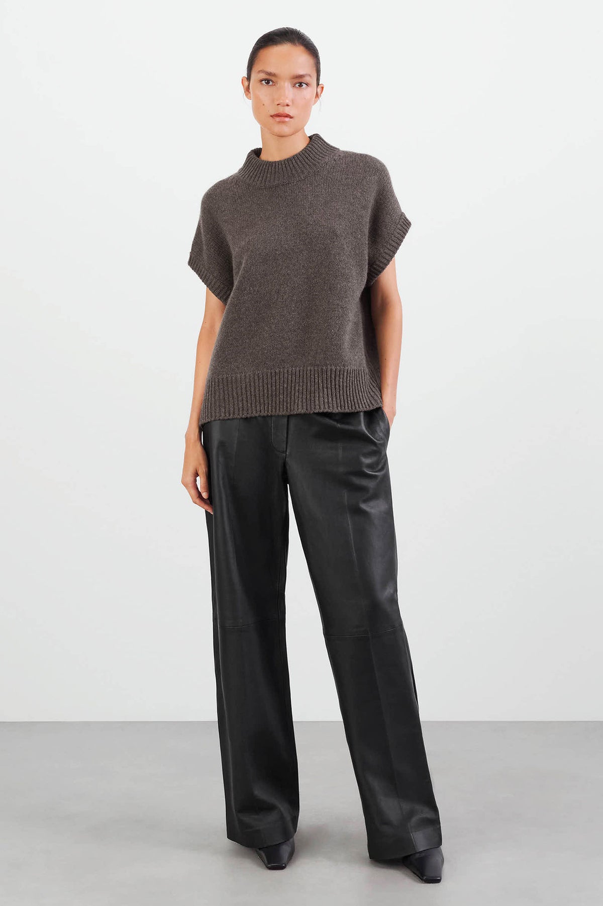 Round Neck Cashmere Top in Wood