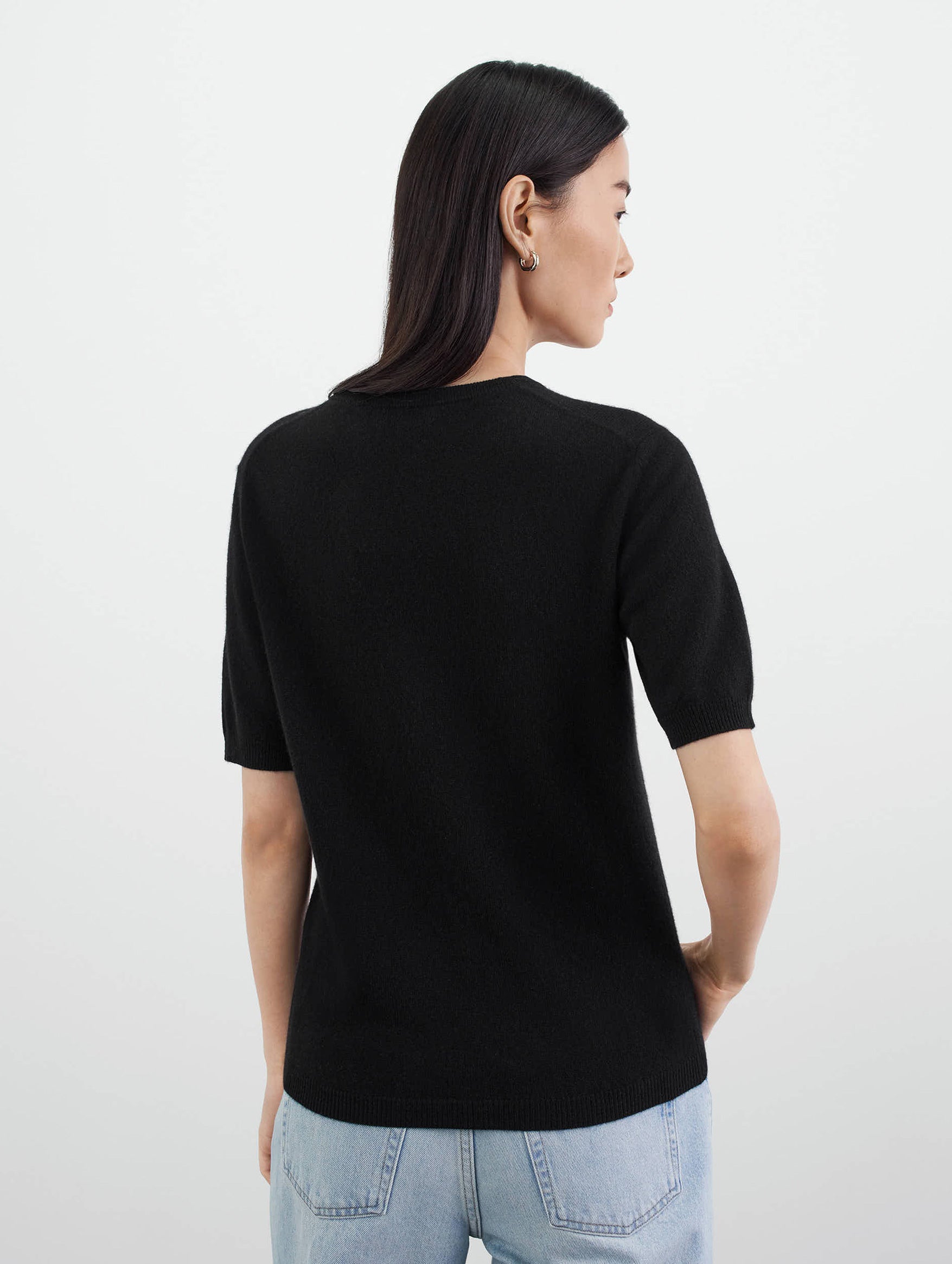 Short Sleeve O-Neck Cashmere Tee in Black
