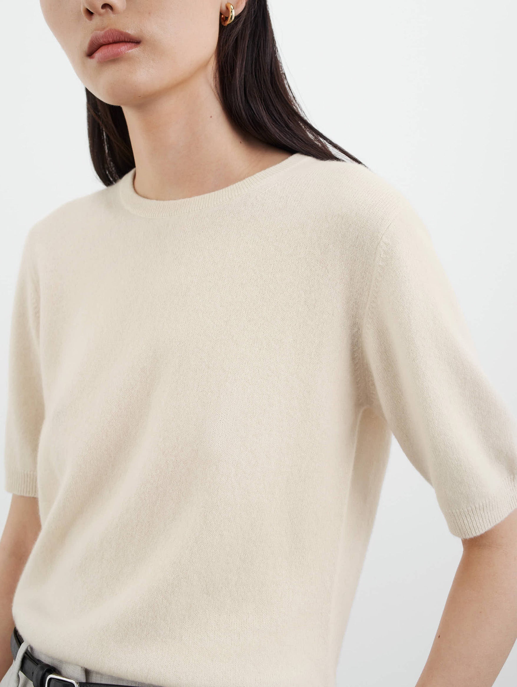 Short Sleeve O-Neck Cashmere Tee in Feather White