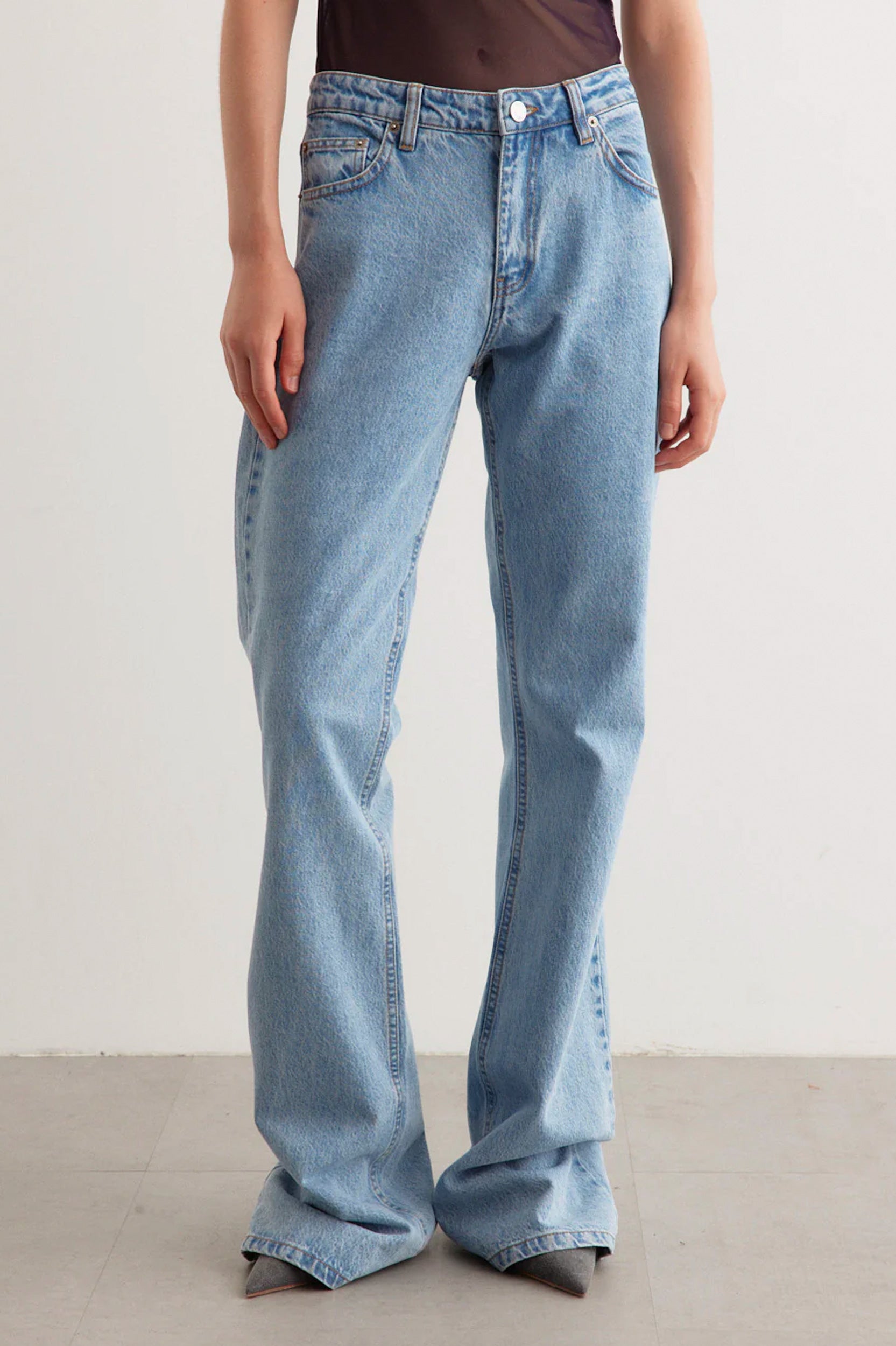 Wide Leg Jeans in Washed Blue